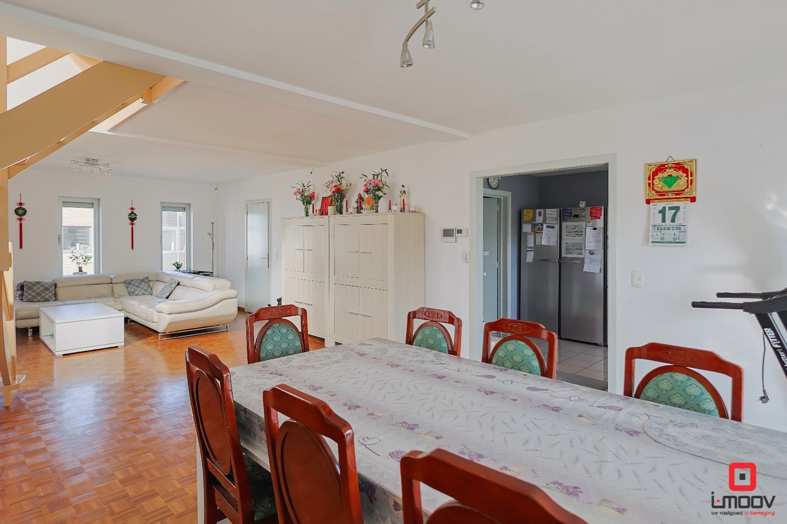 Lichtrijk en huiselijk triplexappartement met 4 slaapkamers en 2 garages te Gent 