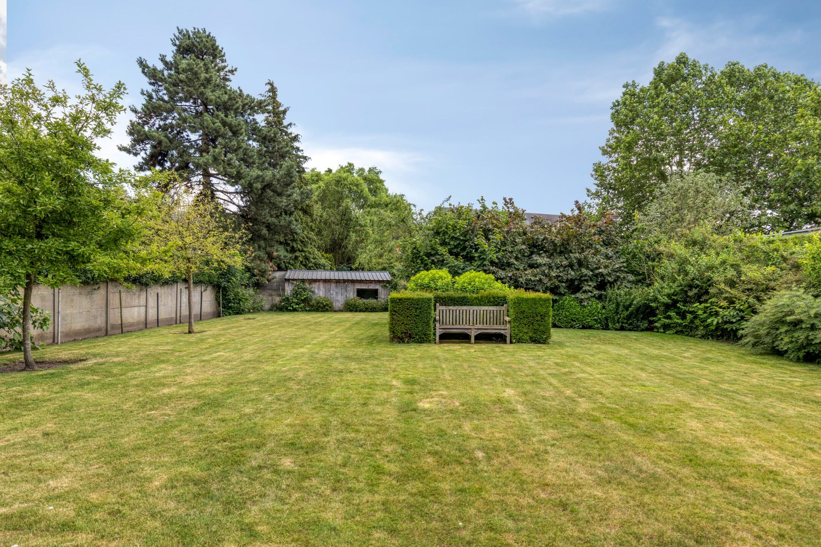 Statige woning met prachtige tuin op een unieke ligging in Geel-centrum 