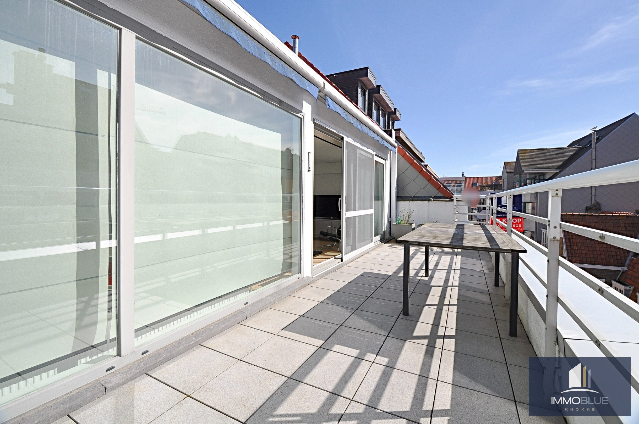 Exclusief: instapklare penthouse met een ruim zonnig terras. 