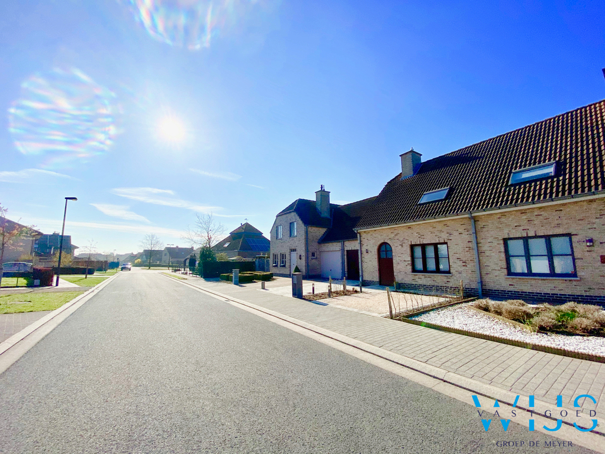 Prachtig instapklaar woonhuis in rustige woonwijk te EEKLO! 