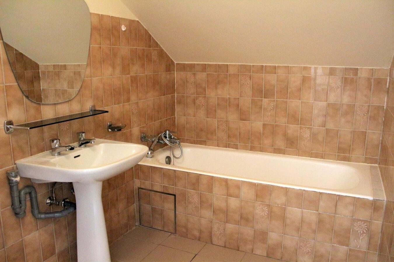 Instapklaar dakappartement met garagebox in Kuringen 