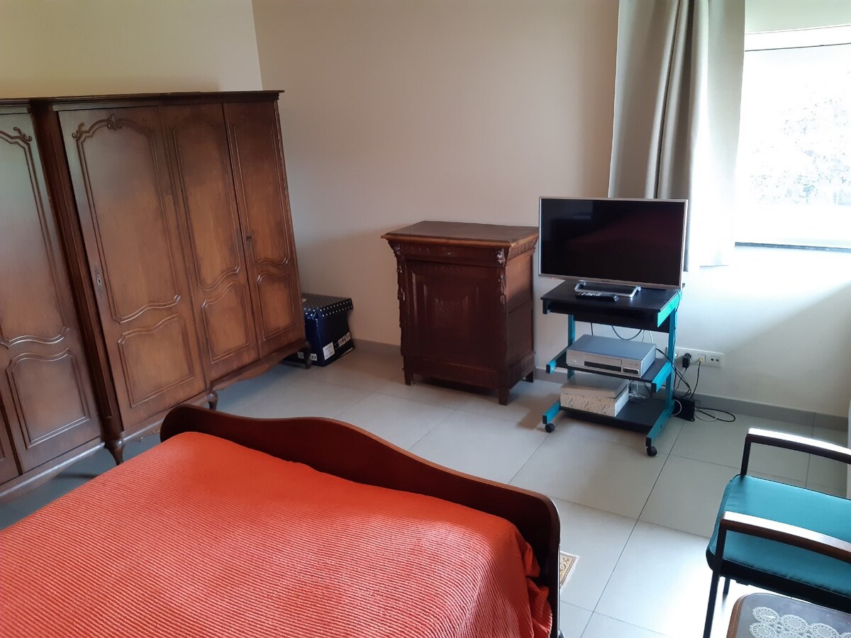 Recente, eigentijdse villa in doodlopende verkaveling ! 