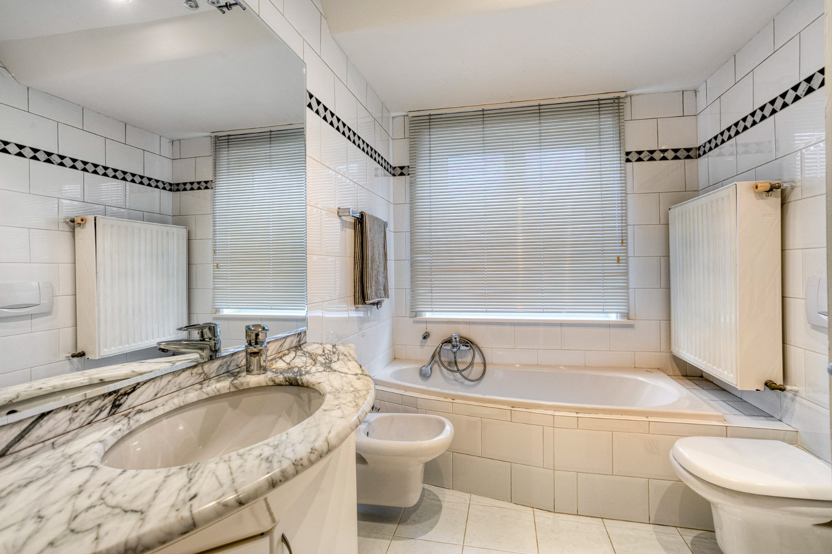 Authentieke en karaktervolle VILLA in residentiële, groene omgeving 1650 BEERSEL 