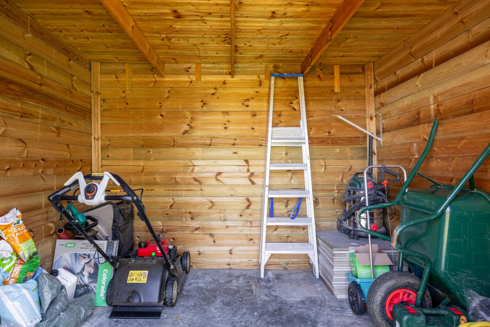 Rustig gelegen woning met 3 slaapkamers, garage en tuin 
