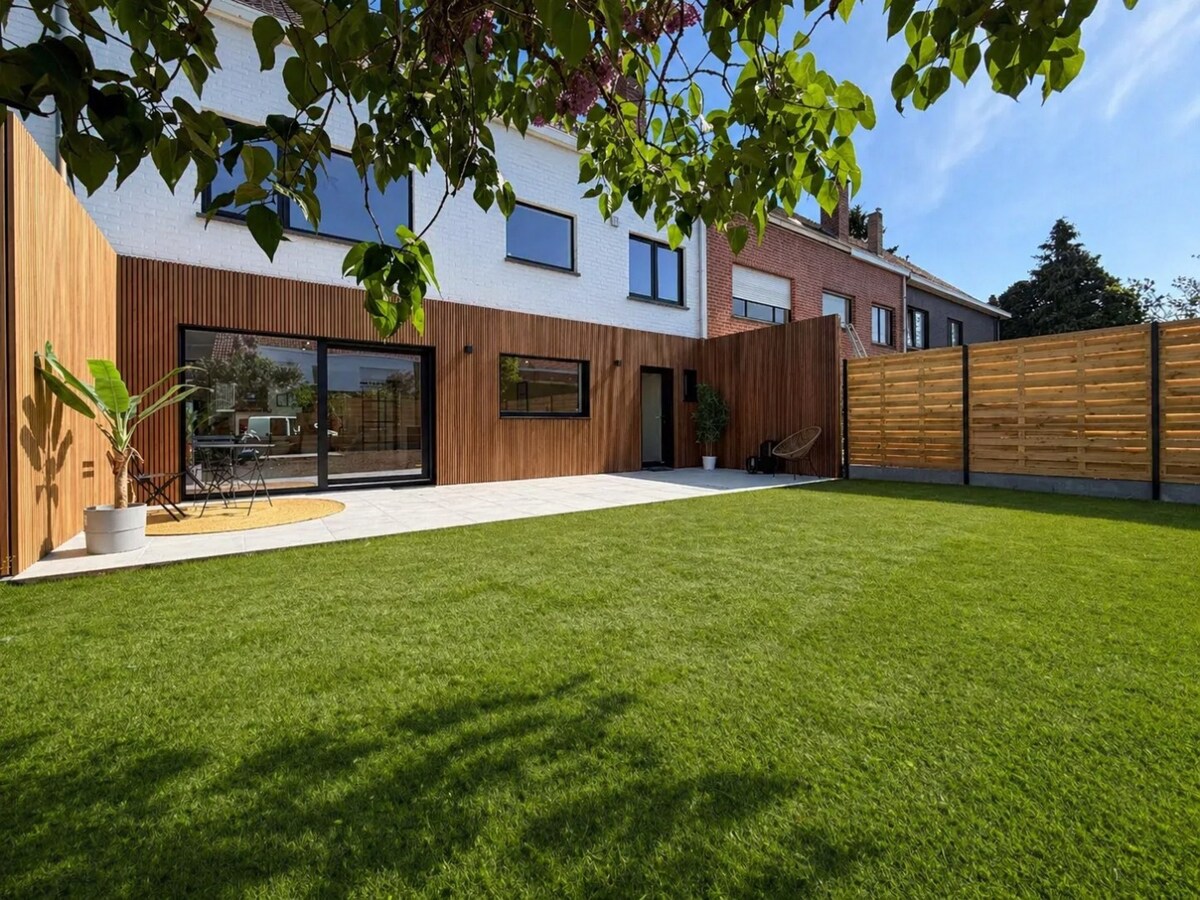 ABSOLUTE TOPPER !!!  Ontdek nu dit prachtige vernieuwde pand gelegen te Kortrijk/Heule ! *** NONO INSPIRED *** 