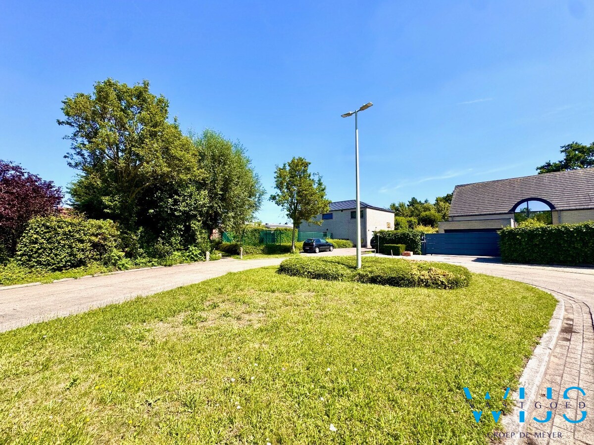 Instapklare open bebouwing met verwarmd zwembad op toplocatie in Sleidinge 