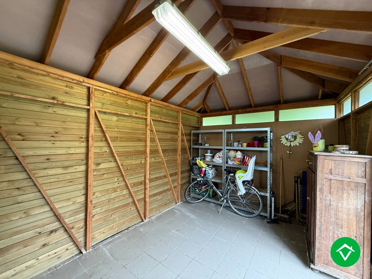 Prachtige rijwoning met 3 slaapkamers, tuin en garage te Roeselare 