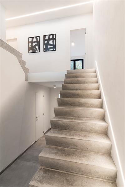 Nieuwbouwwoning met hoogwaardige afwerkingsgraad op centrale ligging 