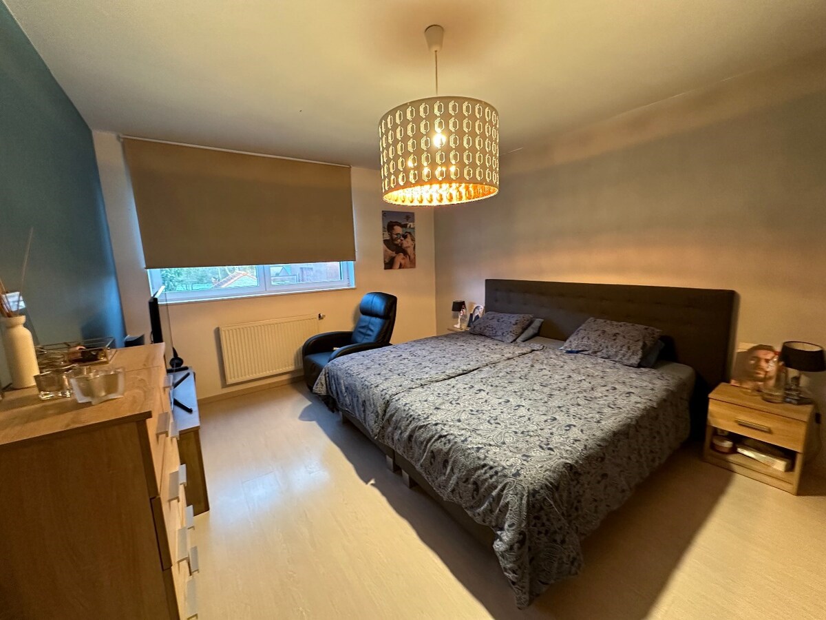 Ruime halfopen woning op het einde van doodlopende straat 