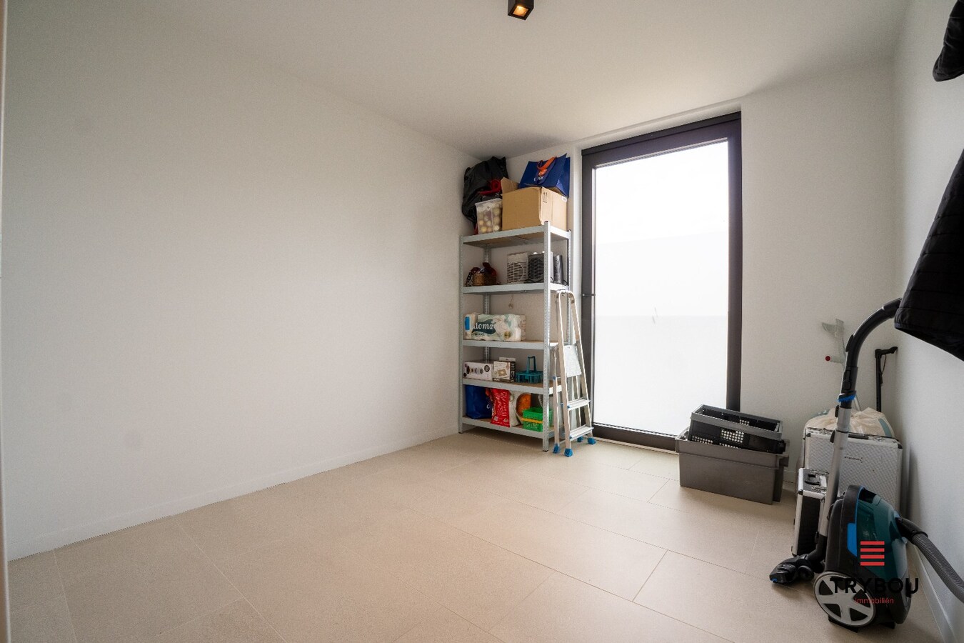 Appartement met 3 slaapkamers, garage en 2 staanplaatsen in Houthulst! 