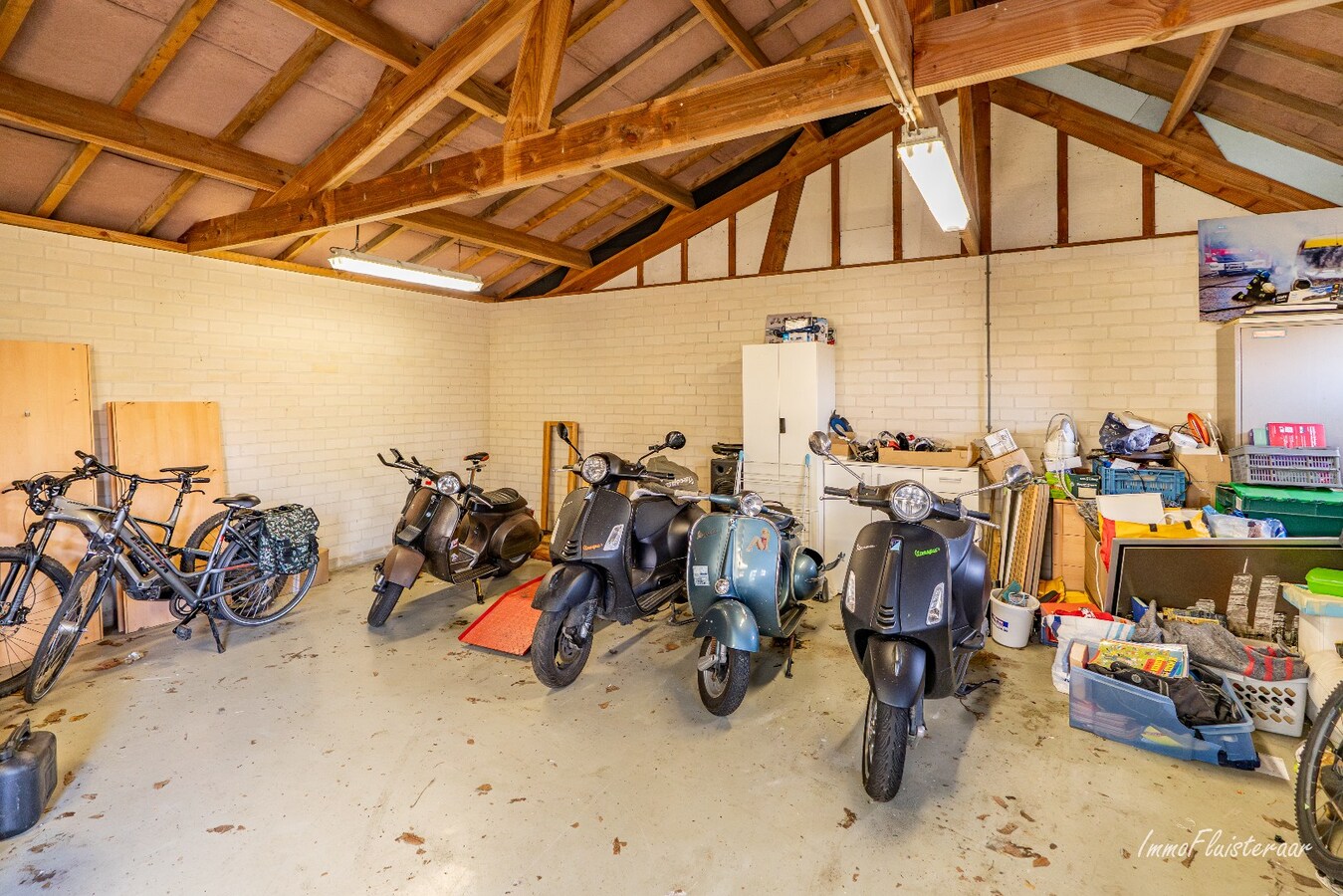 Prachtig landhuis met multifunctioneel bijgebouw, stallen en piste op ca. 5.000 m2 te Ravels (mogelijkheid tot aankoop aanpalende ca. 1 ha landbouwgrond) 