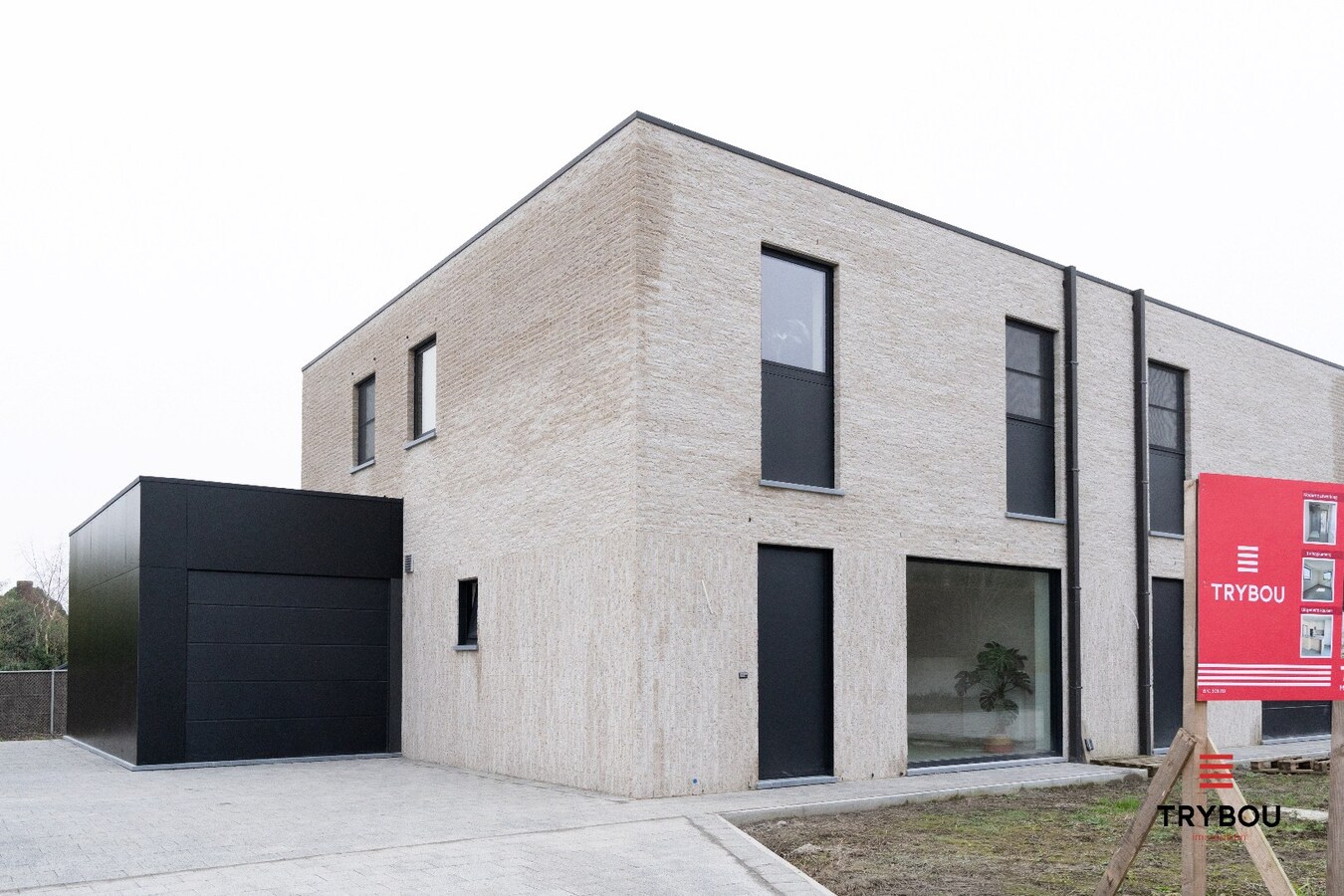 Instapklare nieuwbouwwoning in rustige recente woonwijk 