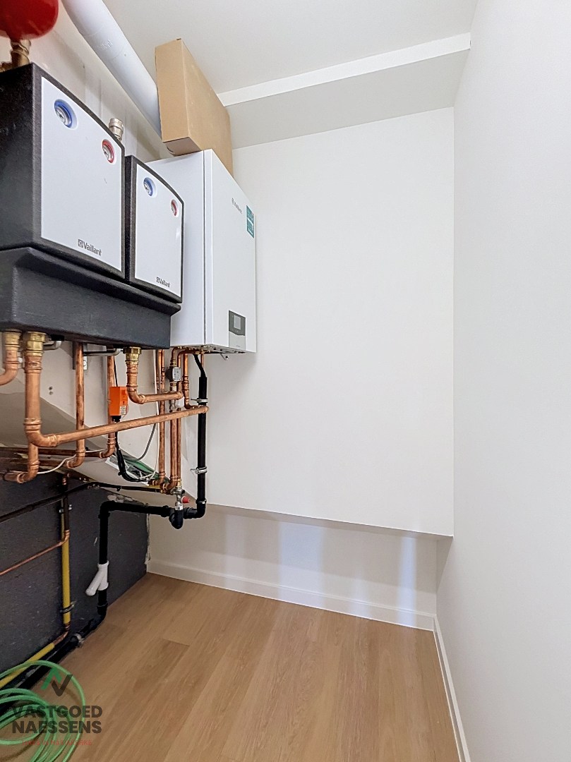VOLLEDIG GERENOVEERDE 5 SLPK WONING – 2 BADKAMERS – ZONNIGE ZW-TUIN 