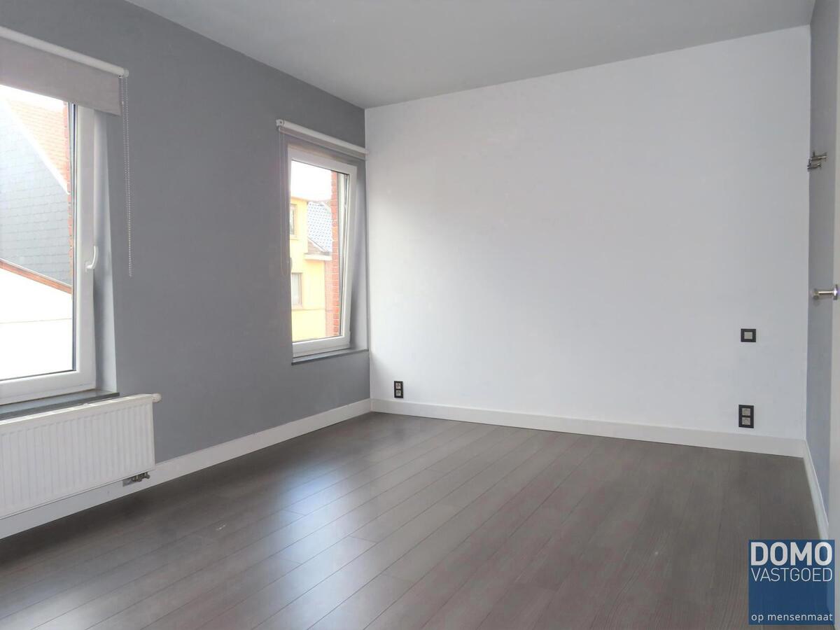 Gerenoveerde rijwoning, centraal gelegen in Hasselt. Vlakbij het centrum van Hasselt, openbaar vervoer, scholen, winkels en autosnelwegen. 