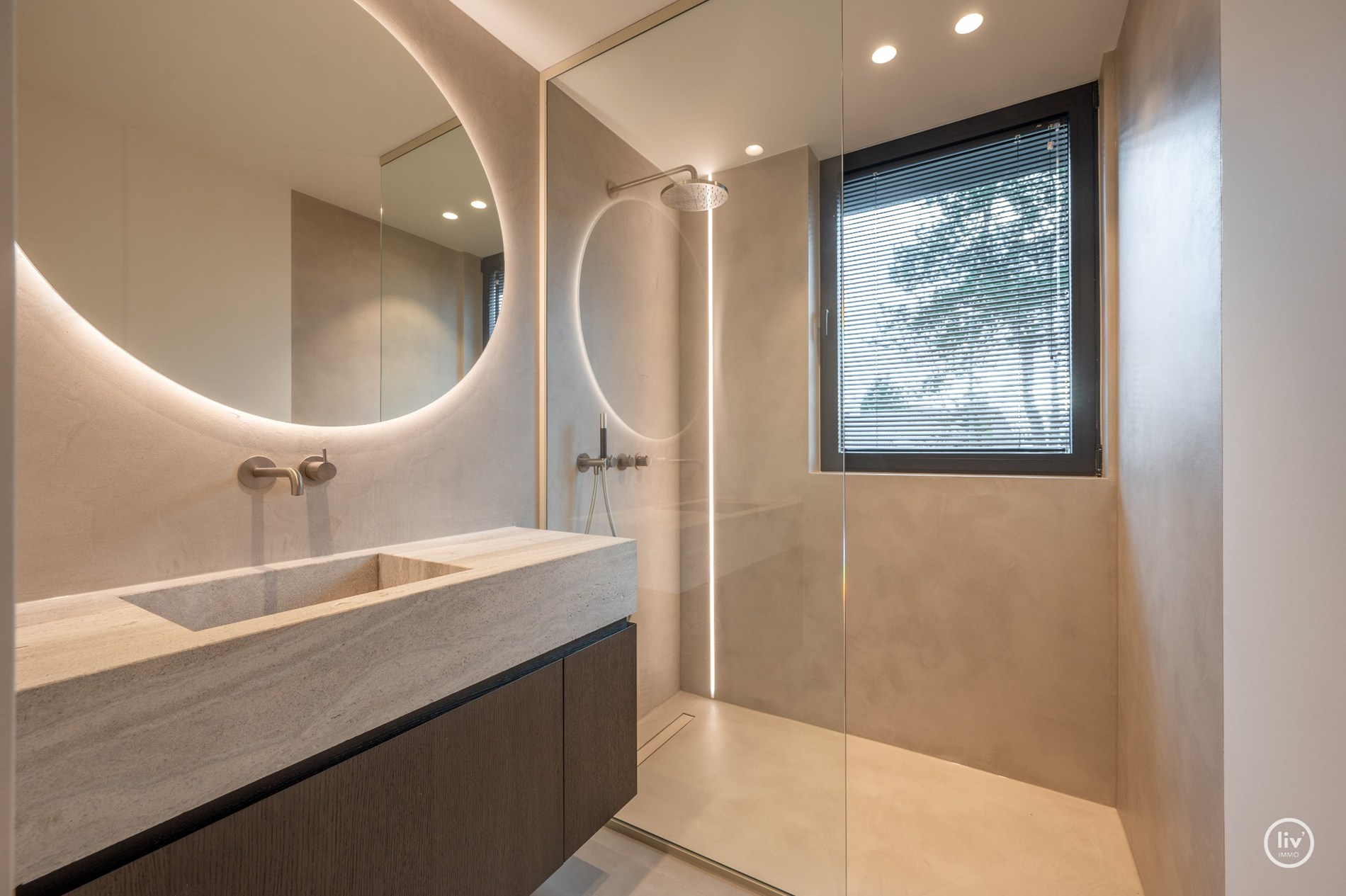 Superbe villa charmante, entièrement rénovée et joliment située dans un quartier résidentiel calme à proximité du centre de Knokke. 