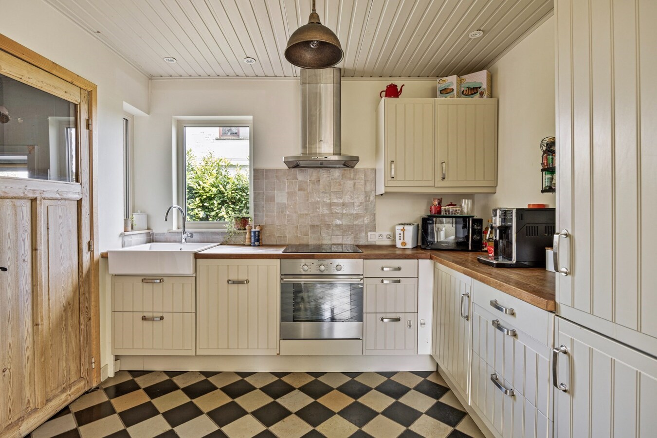 Residentieel gelegen, vrijstaande woning met praktijkruimte 