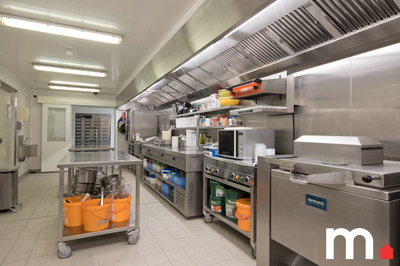 Handelspand - recent ingerichte beenhouwerij  te koop ! 