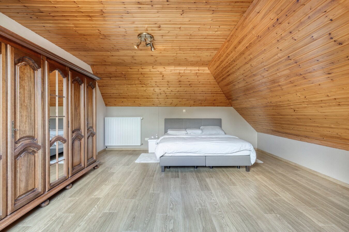 Instapklare gezinswoning met 5 slaapkamers op een perceel van 623 m² in Izegem 