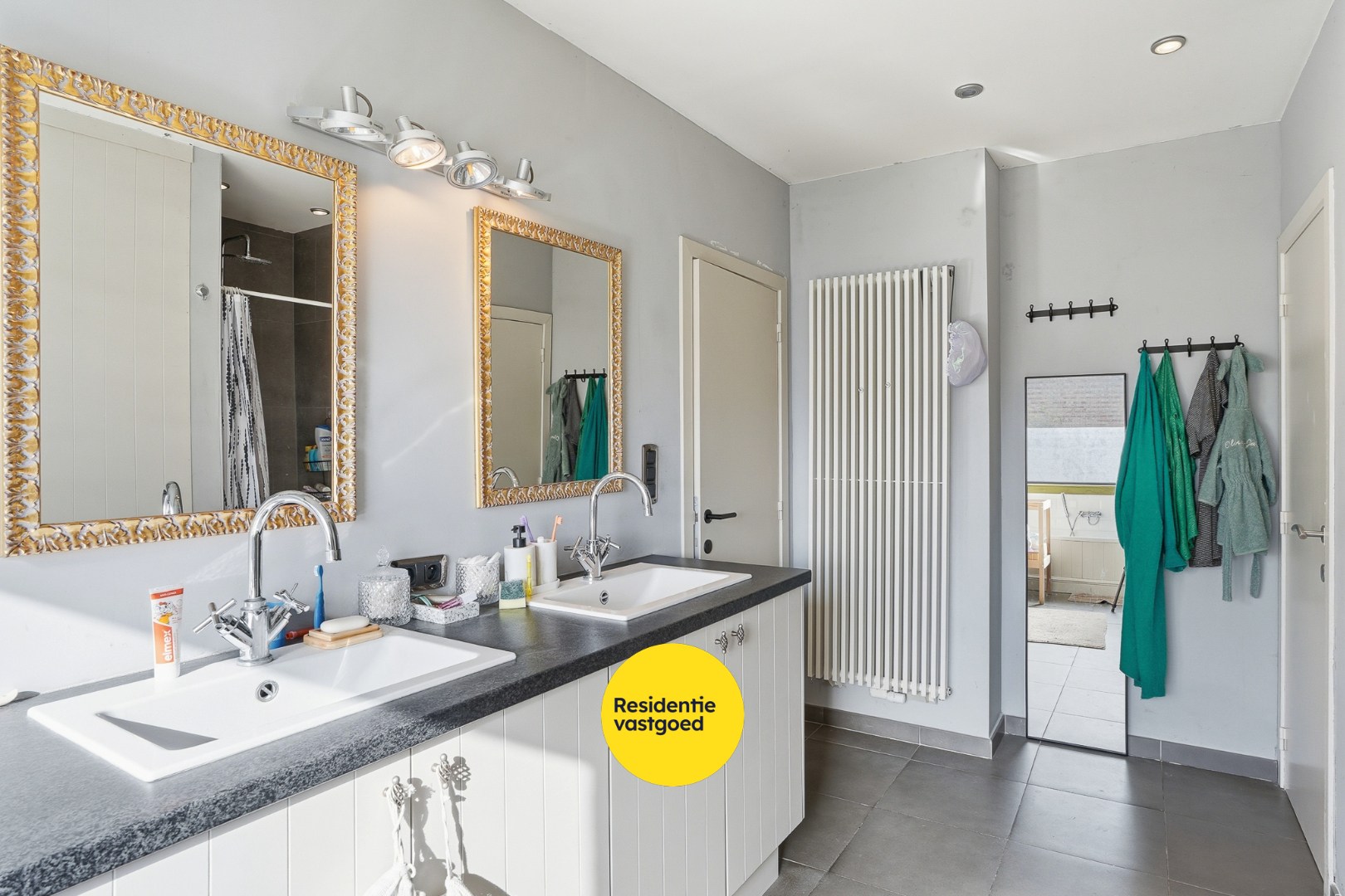 Alleenstaande woning met prachtige uitbouw in centrum Veldegem 