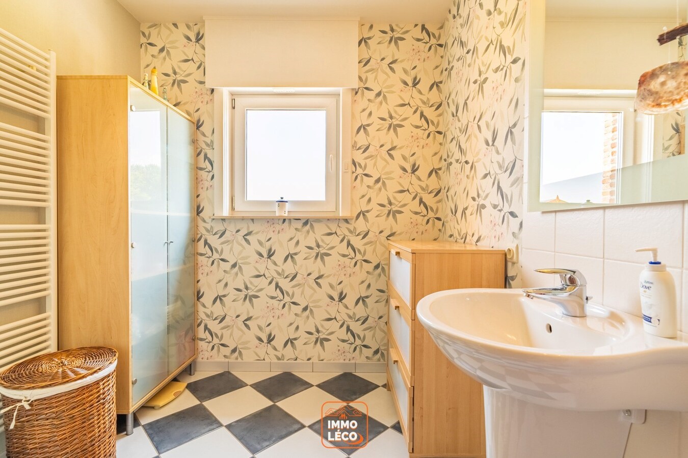 Villa « semi plain-pied » idéalement située avec 4 chambres, jardin, garage et parking, COUP DE CŒUR ABSOLU ! 