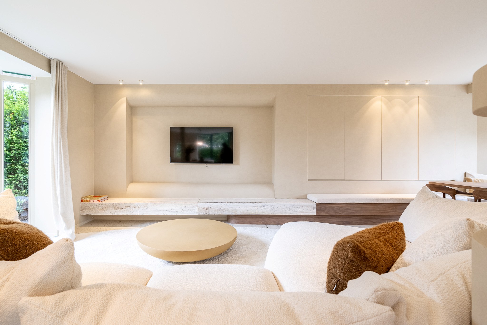 Très luxueuse et charmante villa jumelée rénovée, située à proximité du centre commercial de Knokke. 