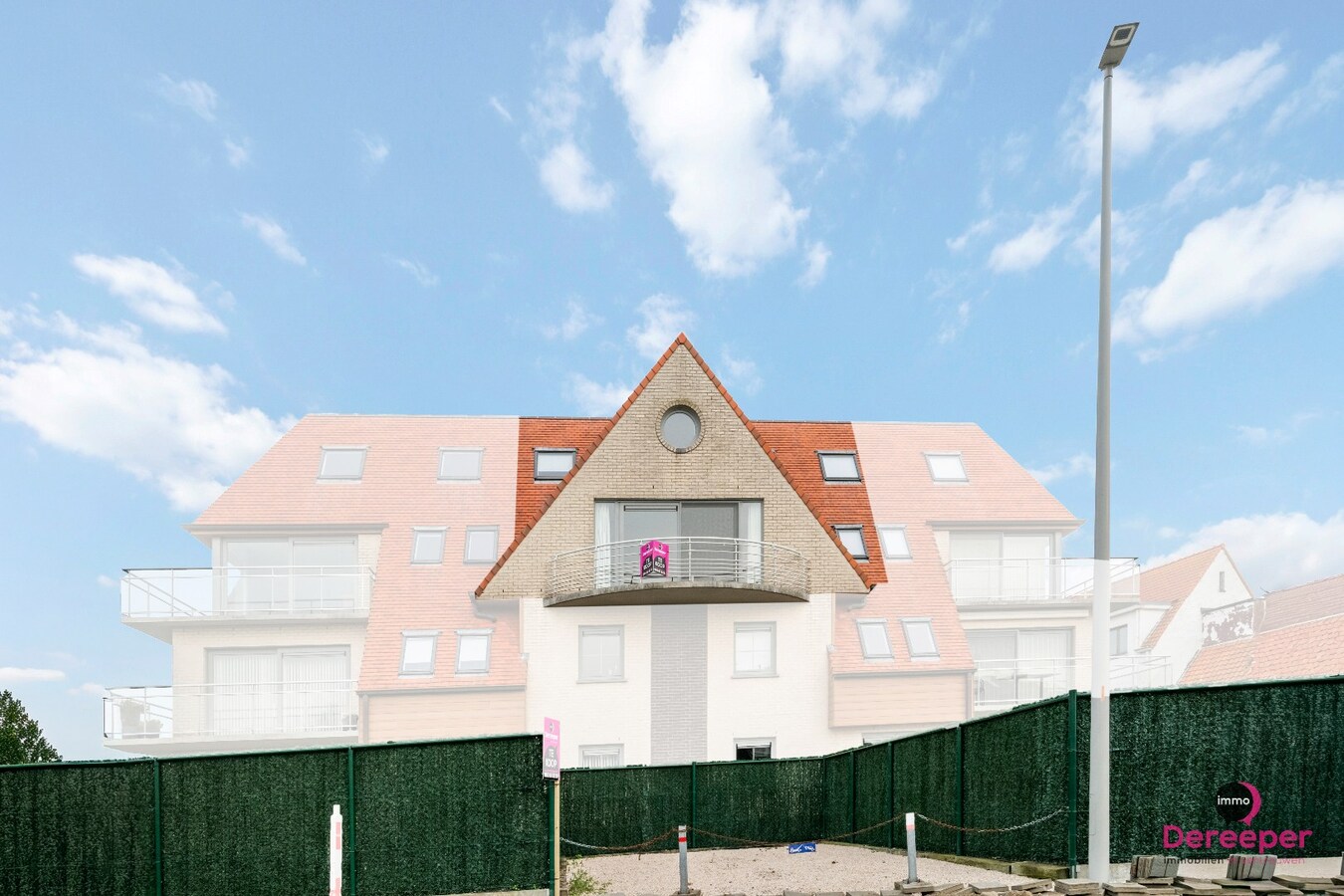 Charmante duplex met garage en autostaanplaats op wandelafstand van het strand 