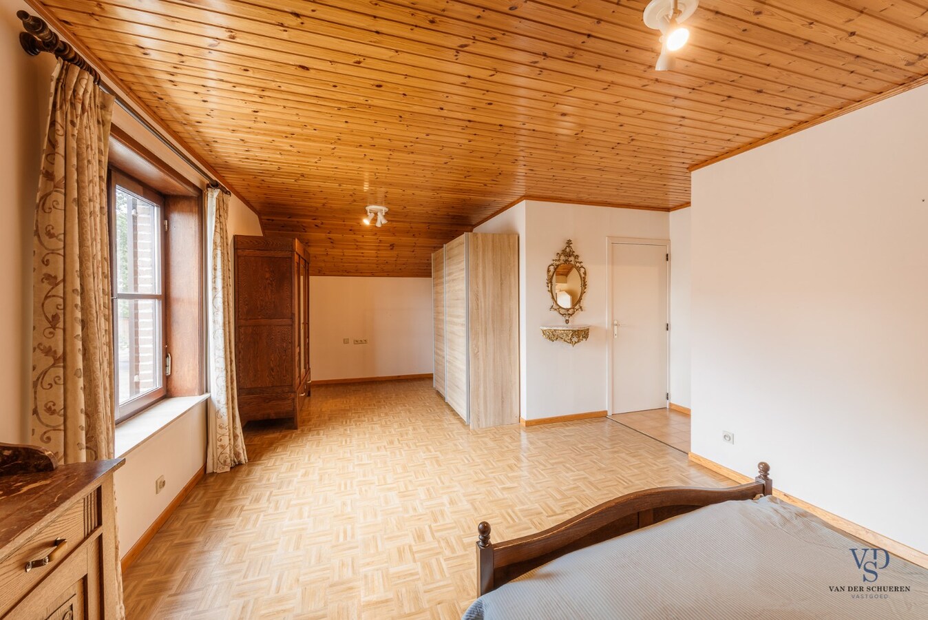 Bijzonder ruime (295m²) gezinswoning in Asper 