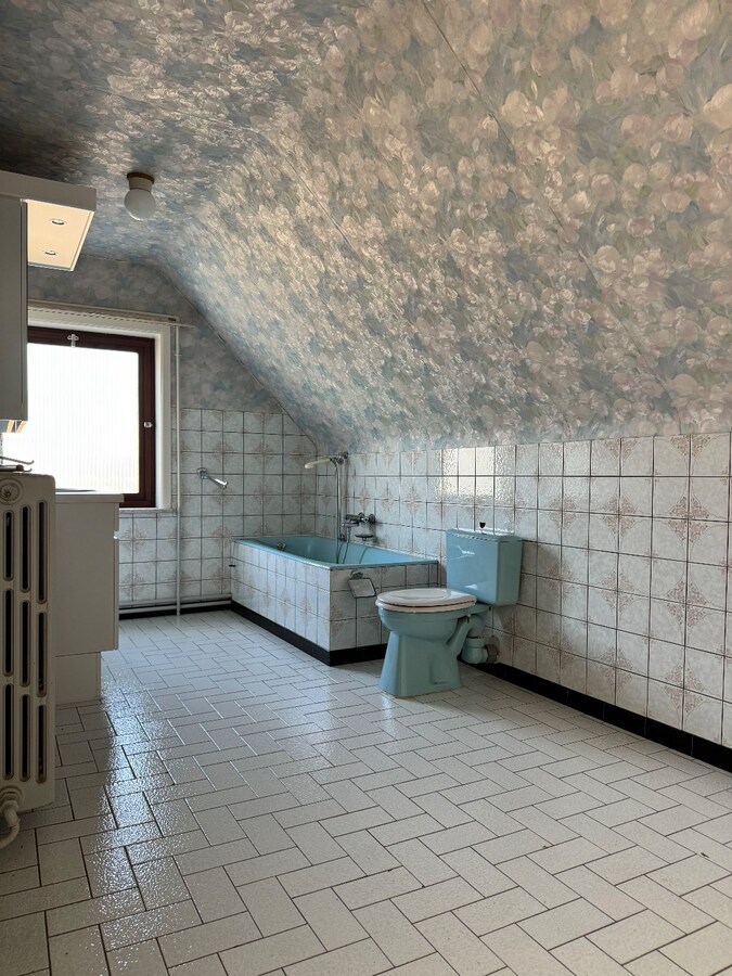 Alleenstaande woning met 4 slaapkamers en garage te Westende 