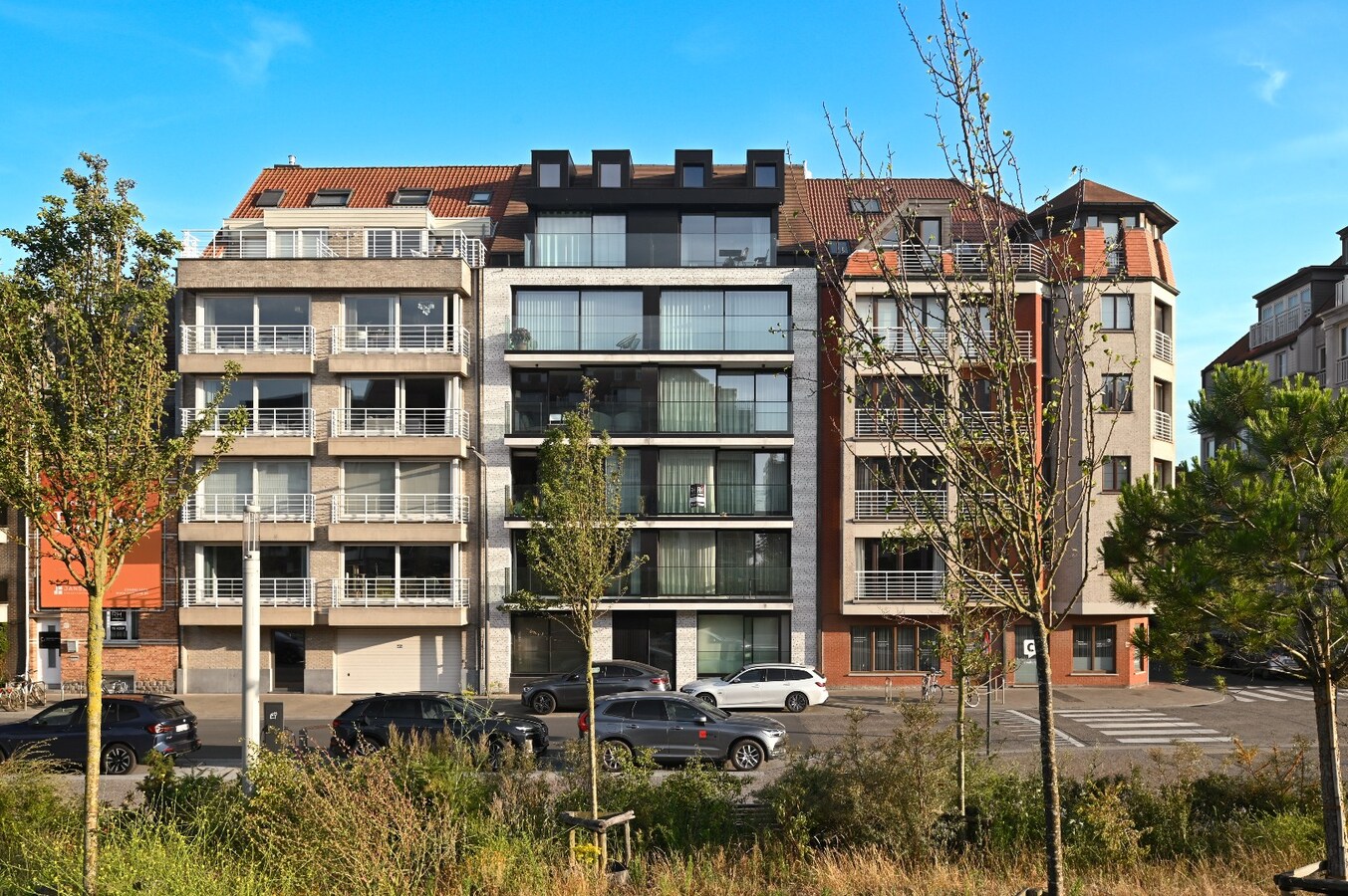 Subliem recent appartement (2020) op toplocatie op slechts 300 meter van de zeedijk te Heist 