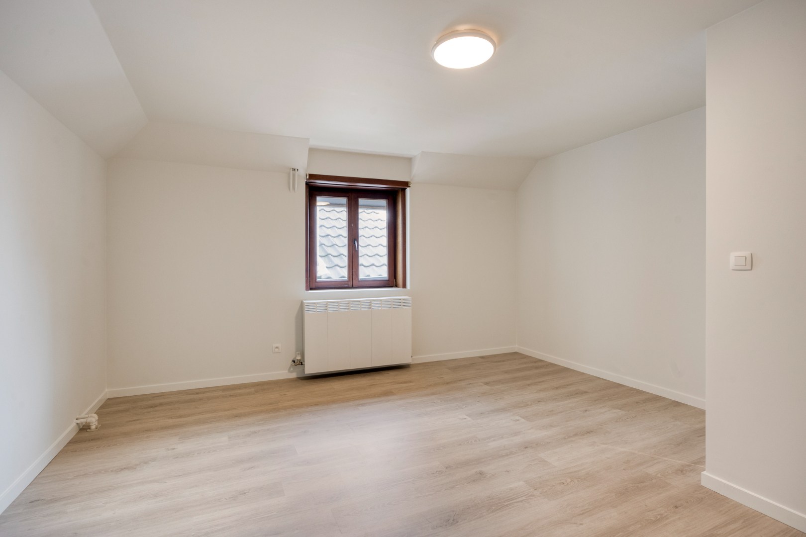 Instapklare gezinswoning met praktijkruimte 