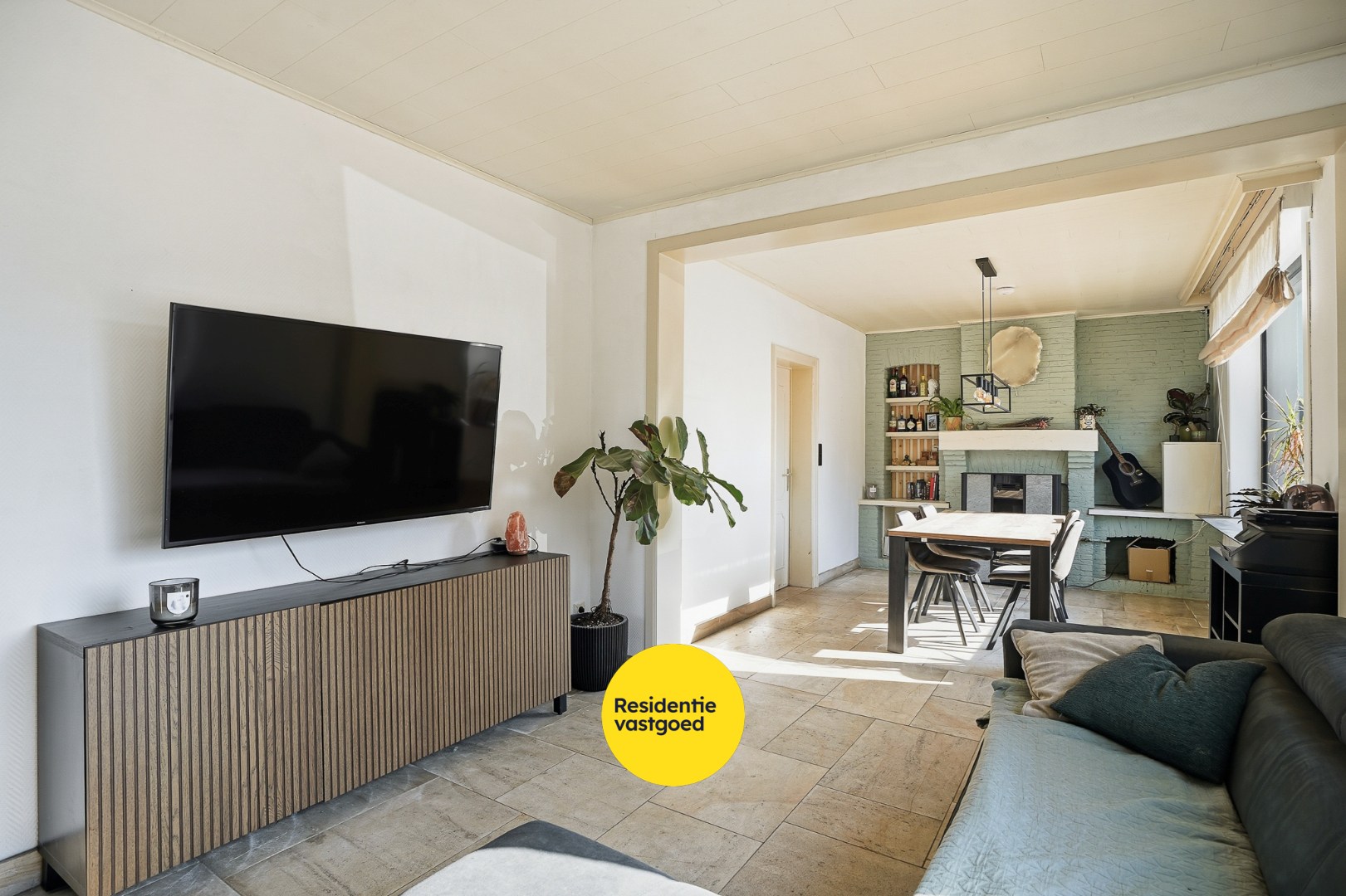 Ruime hoekwoning in het centrum van Eernegem 