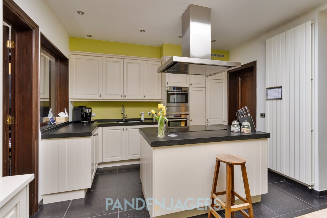 Instapklare rijwoning met 4 slaapkamers te Duffel 