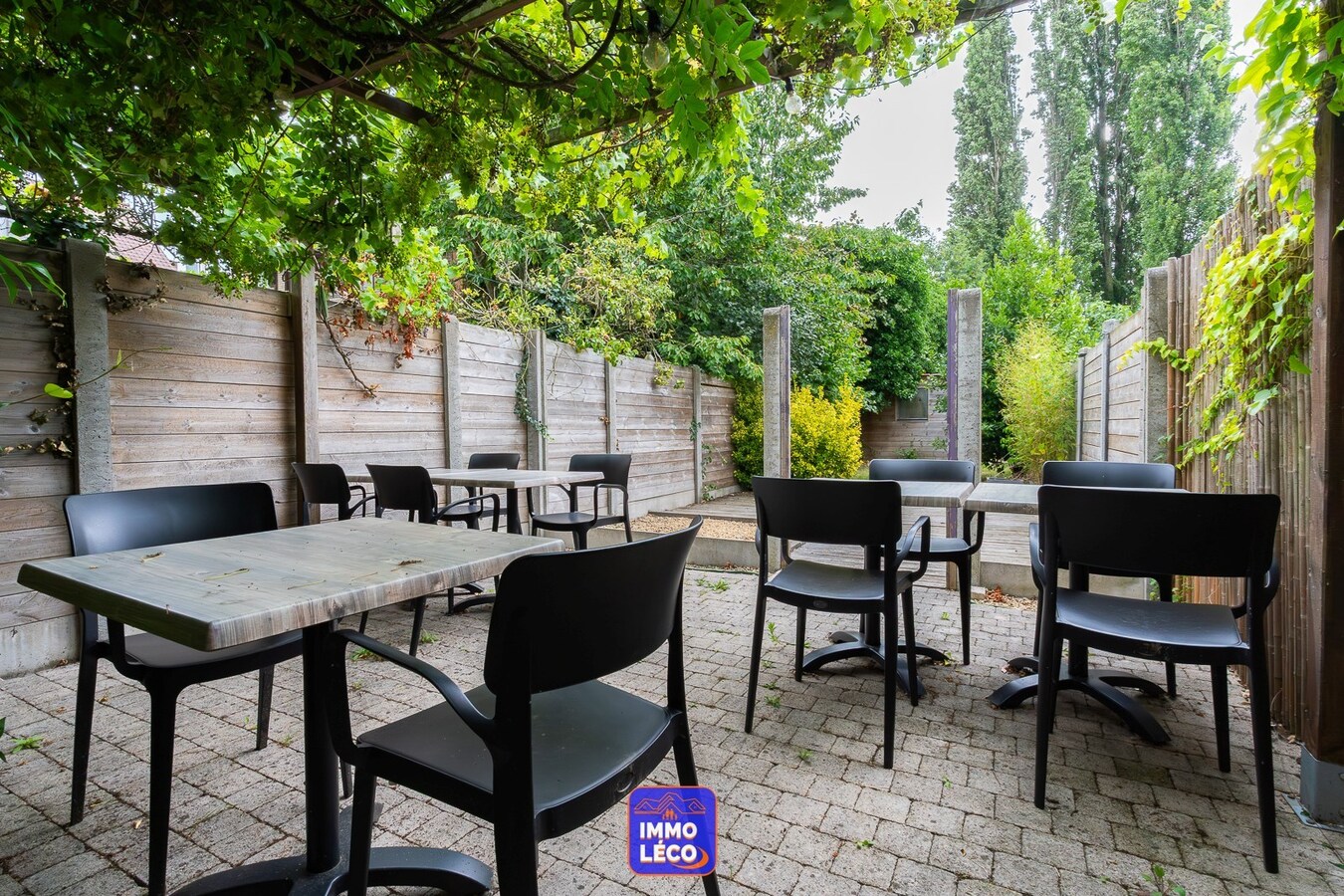 Parts de société avec immeuble commercial (terrasse et jardin),  "Food &amp; Co" en plein centre-ville ! 