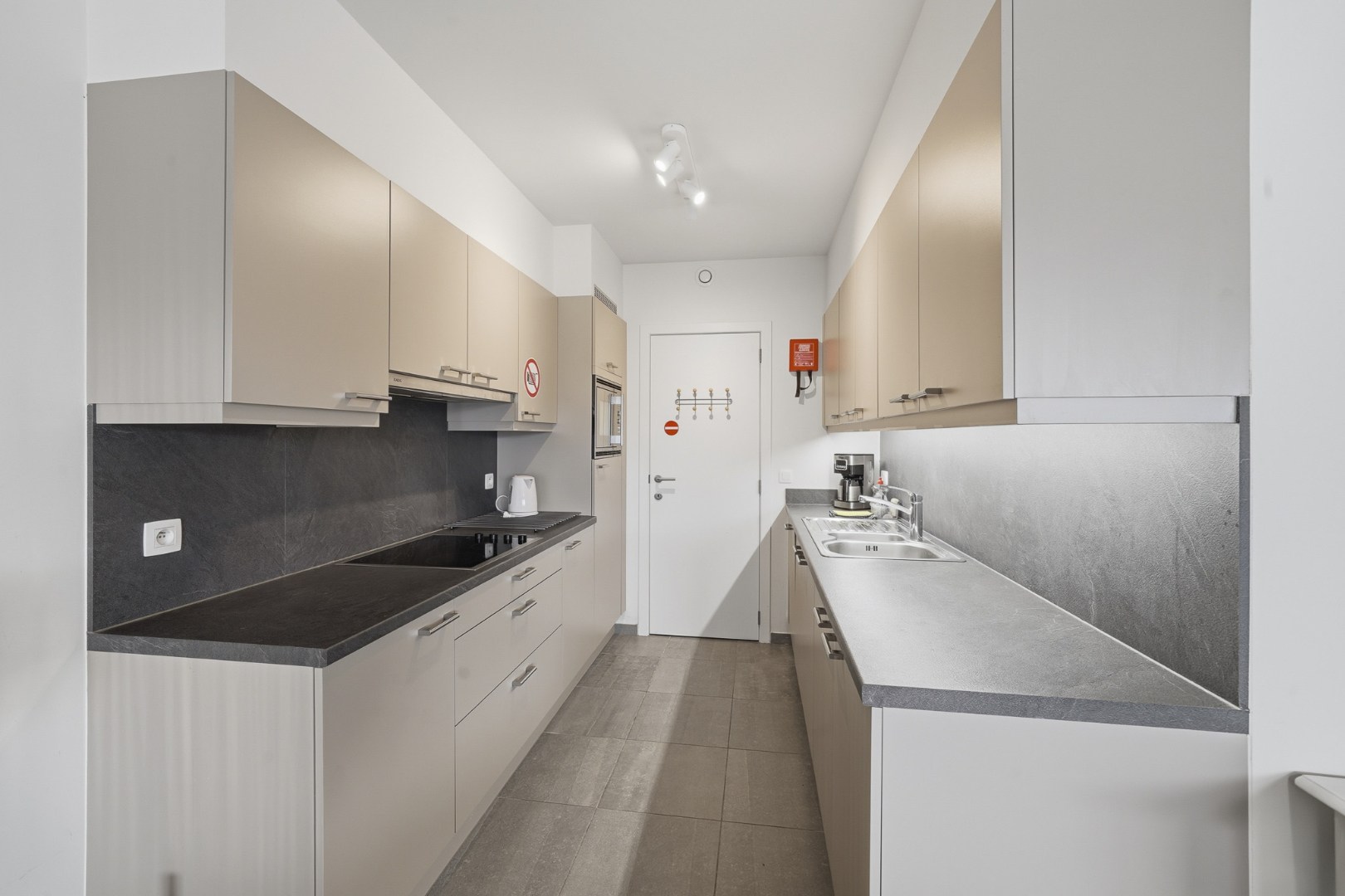Instapklaar appartement met groot terras in Bredene - vlak bij de zee 