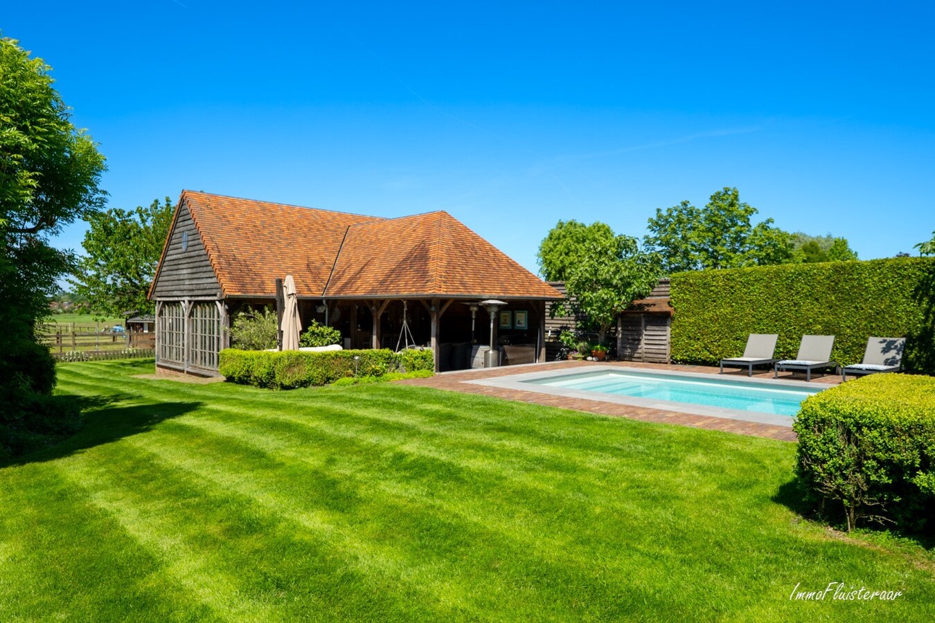 Prachtige villa met zwembad en luxueus poolhouse met optioneel bij te kopen weiland van ca. 21.856 m2 te Hove 