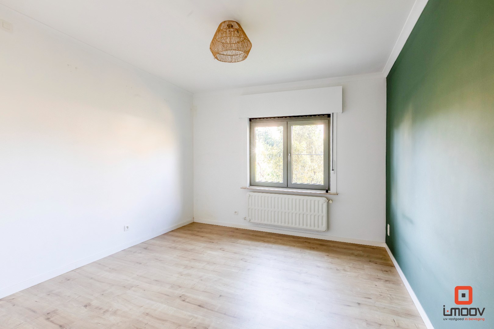 Open bebouwing met 3 slaapkamers en grote tuin in residentiële, groene woonwijk 