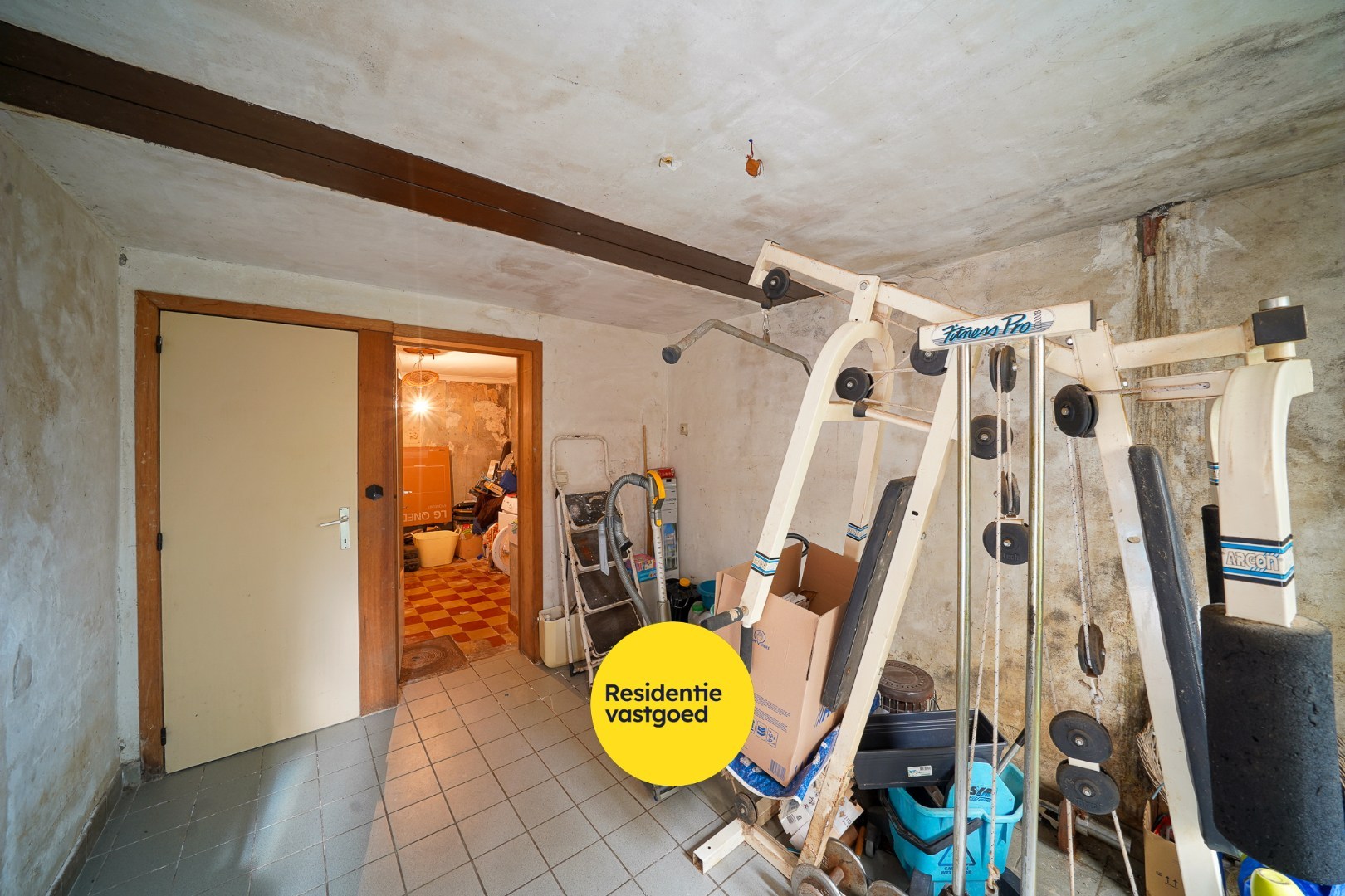 Te renoveren woning met dubbele garage in Bredene – ideaal renovatieproject 