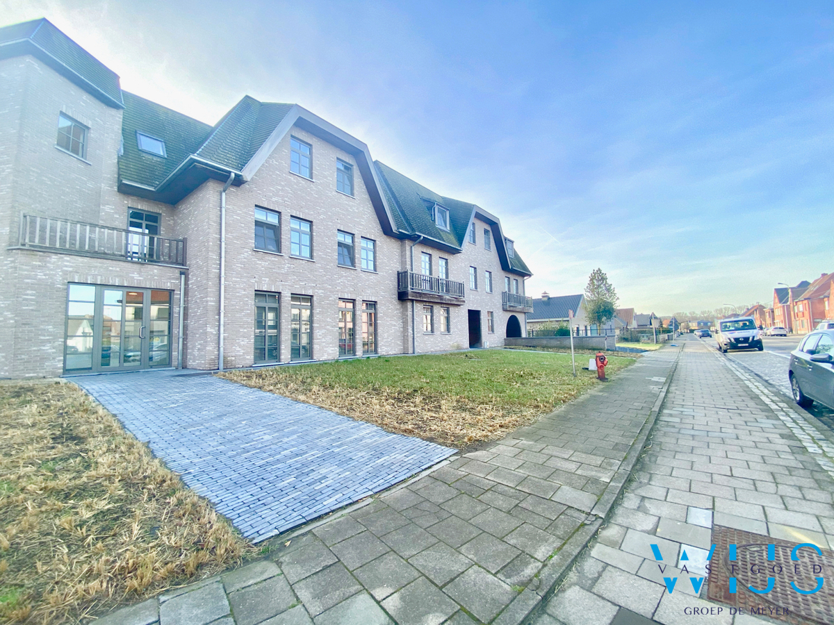 Instapklaar éénslaapkamer appartement MET staanplaats te Evergem/Rieme ! 