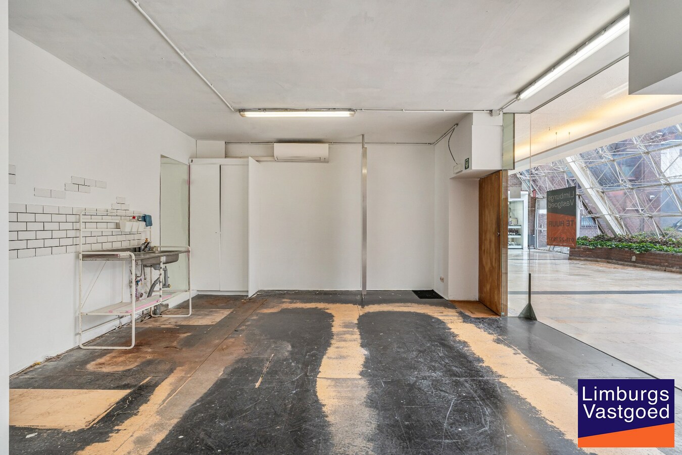Commercieel uitstekend gelegen handelspand, 39m² 