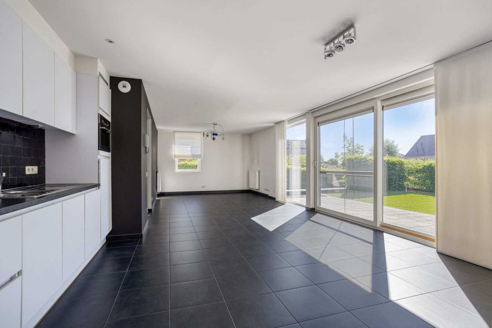 Instapklaar gelijkvloers appartement met groot terras, tuin en garagebox in Kumtich - EPC 104 KWH/m² 