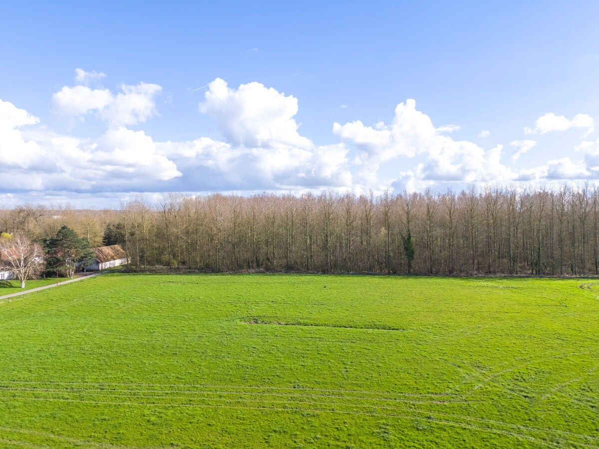 Te renoveren/slopen woning op perceel van 1.334m² op topligging 