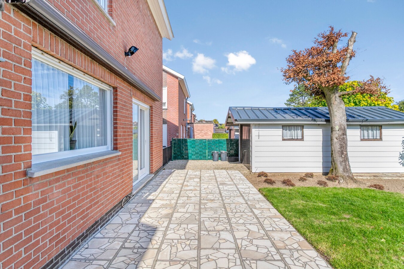 Verzorgde woning met 3 slaapkamers op een perceel van 855 m2 