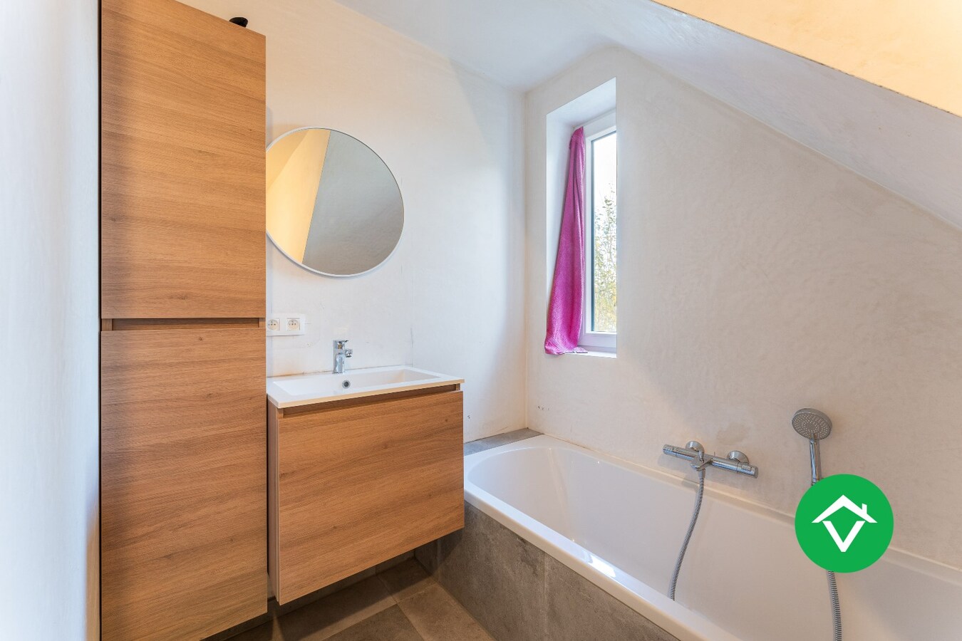 Recente woning met drie slaapkamers te Koekelare 