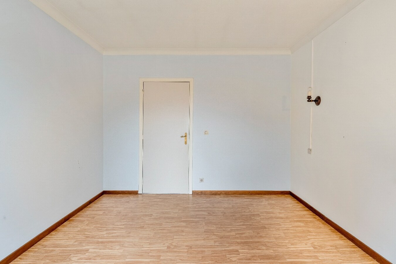 Te renoveren karakteristieke bungalow, 3 Slpk, ruime kelder met garage, op toplocatie 