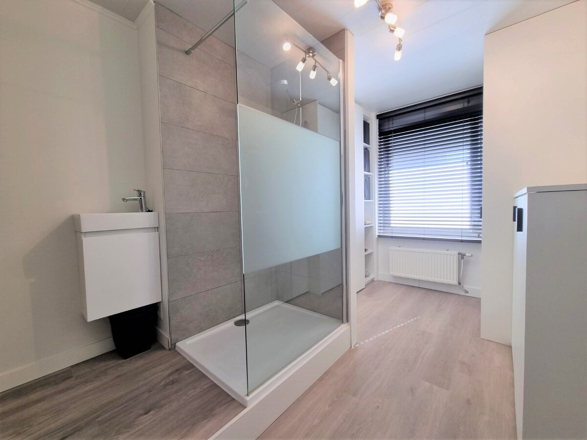 Volumineuze, lichtrijke, zeer mooie gezinswoning met tuin - Heist 