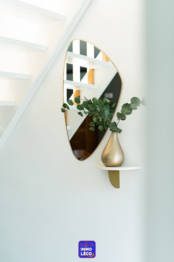 Semi "Plain-Pied" 6 chambres, 2 salles de bains, jardin, carport 2 voitures, COUP DE COEUR ! 