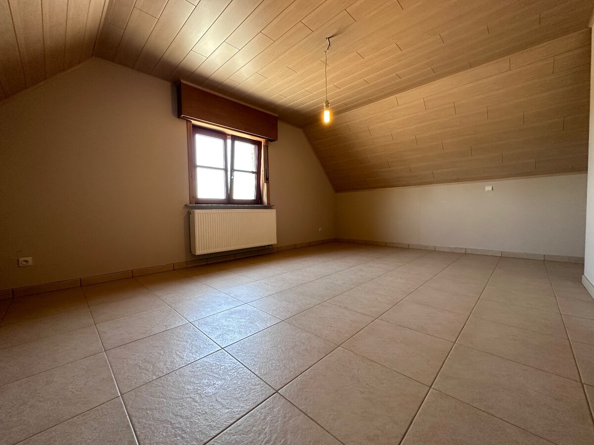 Rustig gelegen alleenstaande woning te Leke 