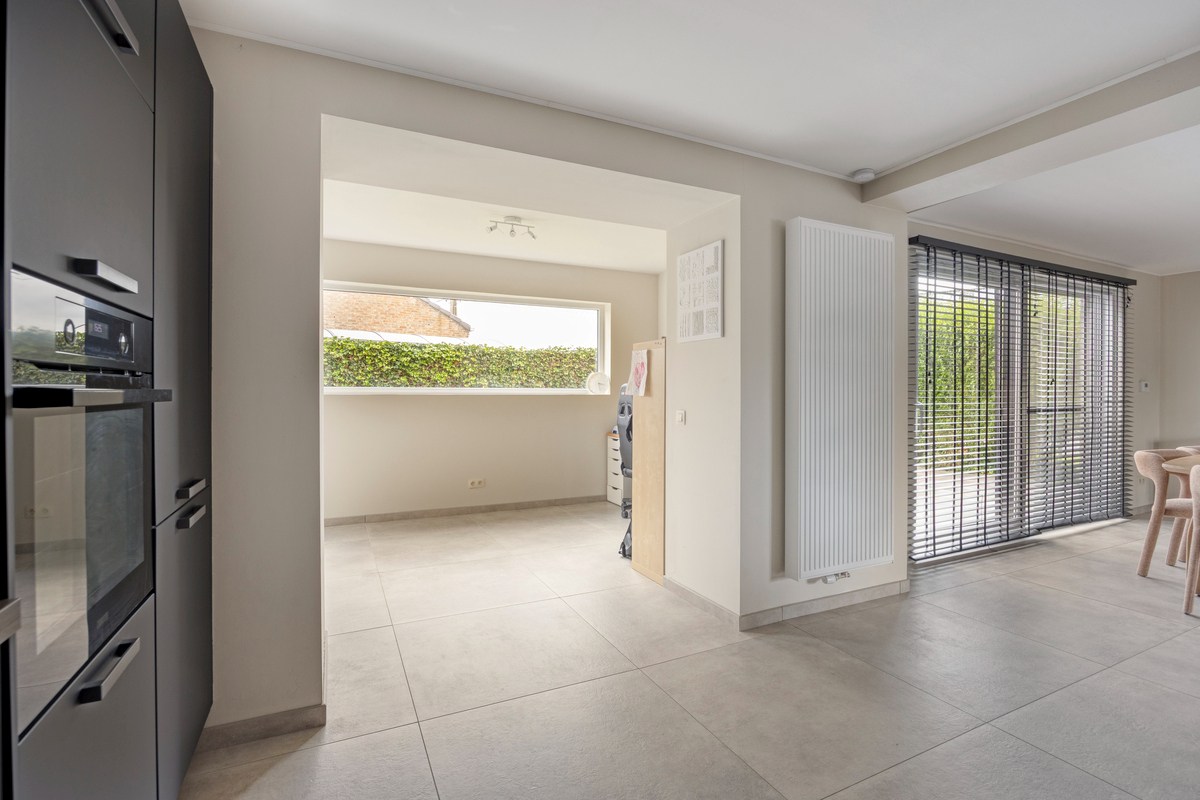 Halfopen bebouwing met 3 slaapkamers, tuin en garage 