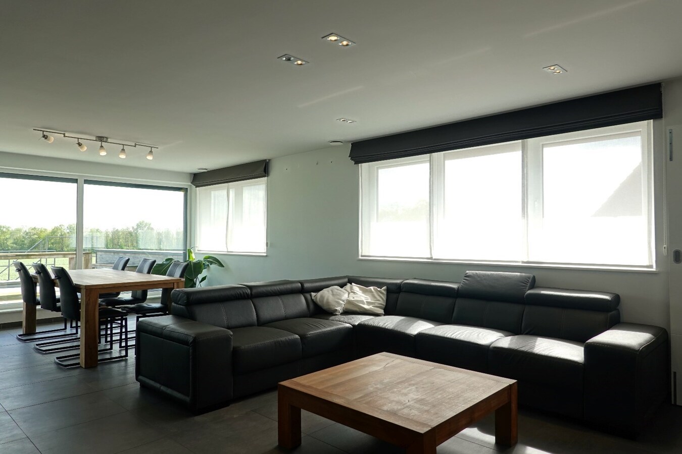 Winkelruimte met woonst op een vlotte bereikbaarheid met prachtig uitzicht te Roksem 