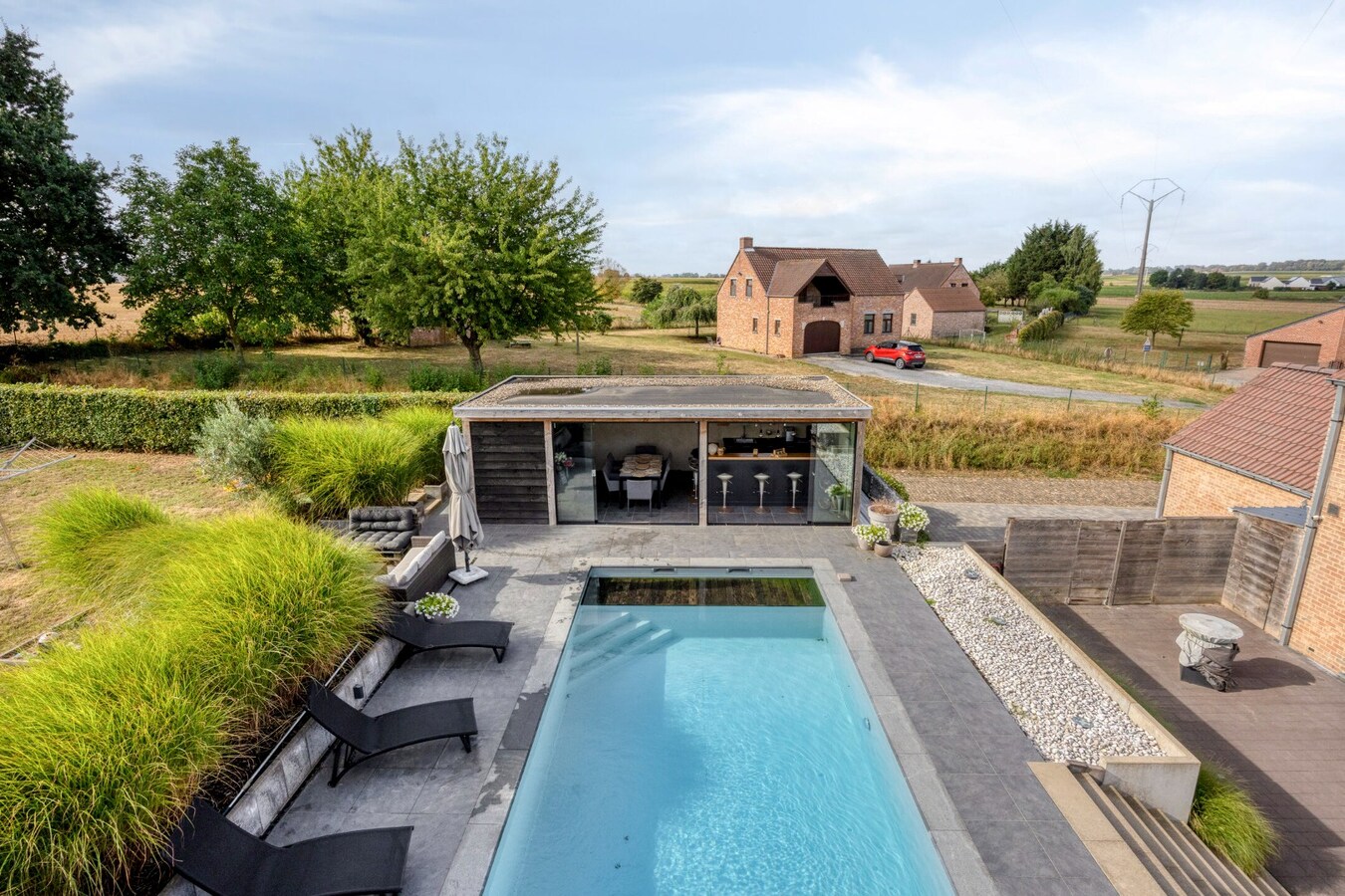 Exclusieve VILLA met zwembad en poolhouse te Piétrain - PEB energielabel B 